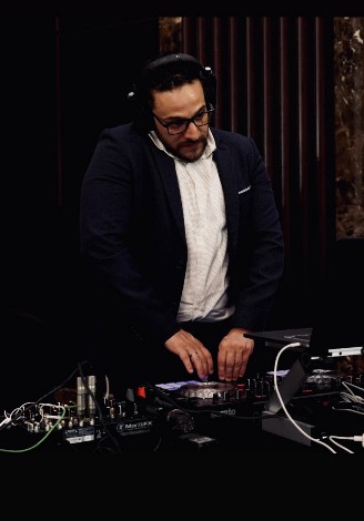 DJ
